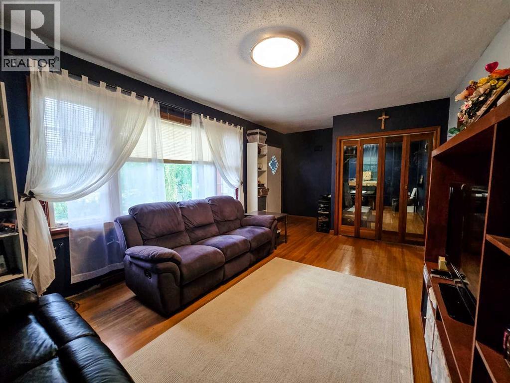 5033 6 Avenue - 5