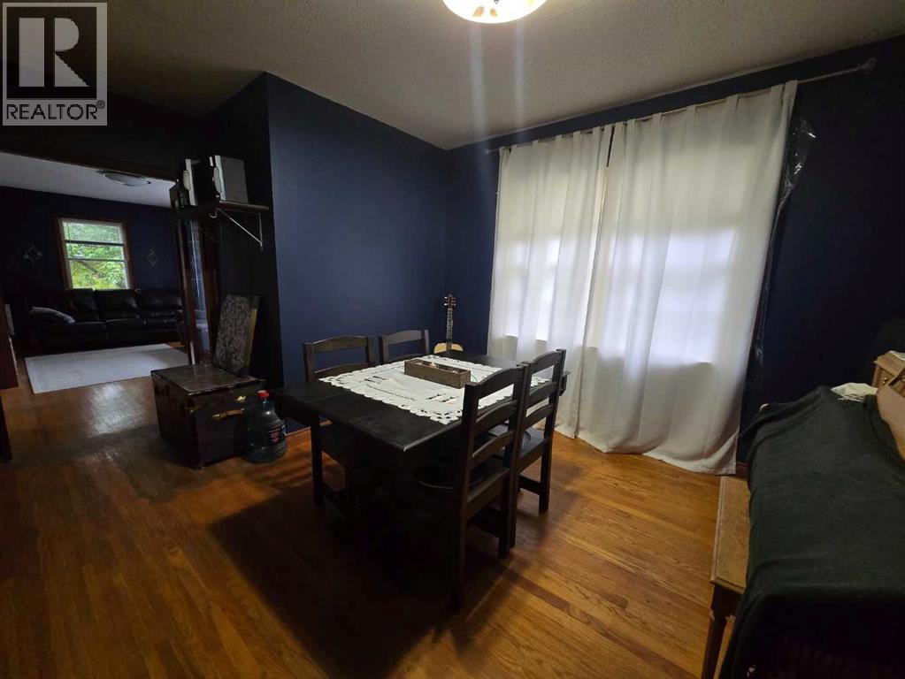 5033 6 Avenue - 8