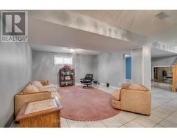Living room - 17 Altair Avenue, Toronto, ON M1W2R1 Photo 14