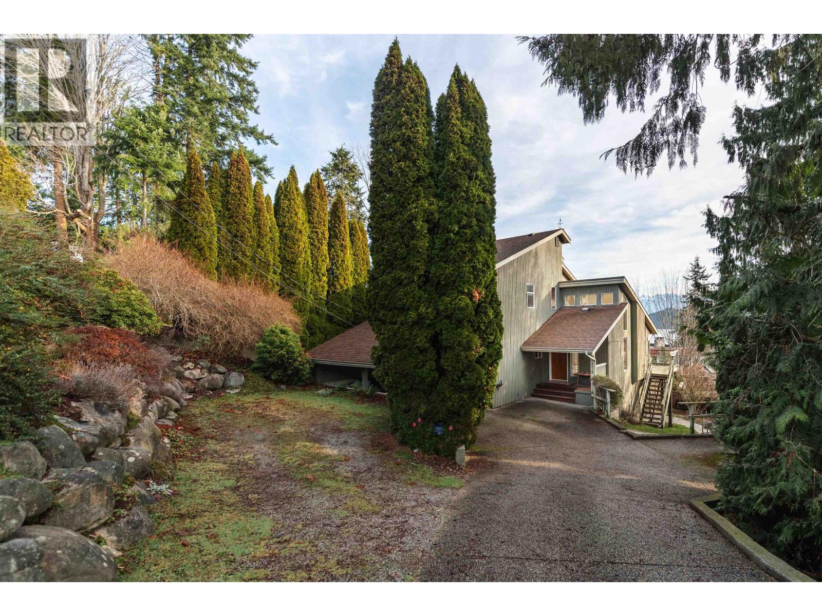 476 ABBS ROAD, Gibsons — photo 2