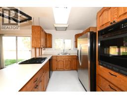 Kitchen - 7946 St John Crescent, Prince George, BC V2N4H7 Photo 9
