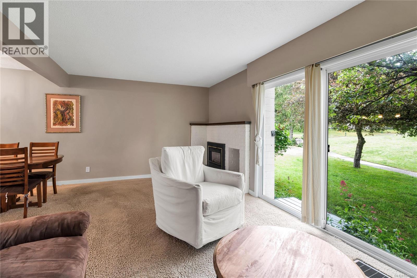 4 3987 Gordon Head Road, Saanich