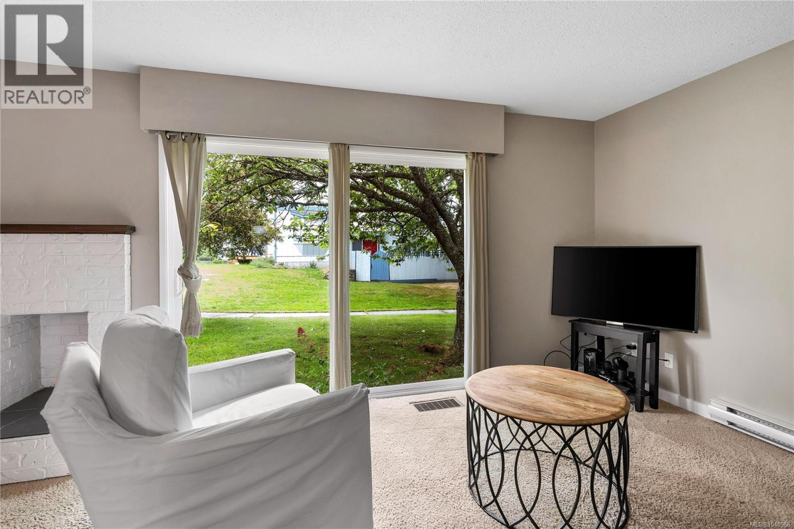 4 3987 Gordon Head Road, Saanich