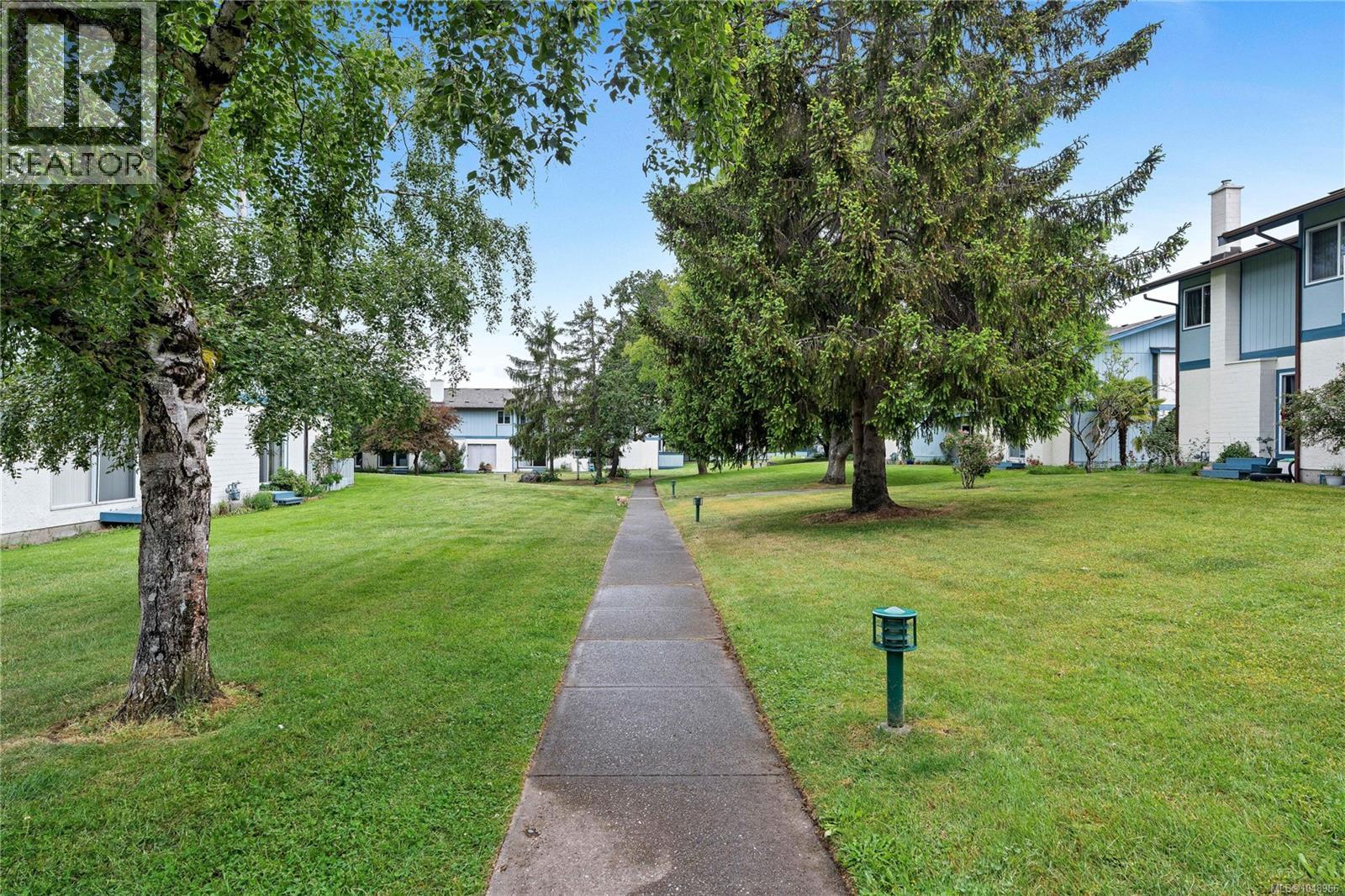 4 3987 Gordon Head Road, Saanich