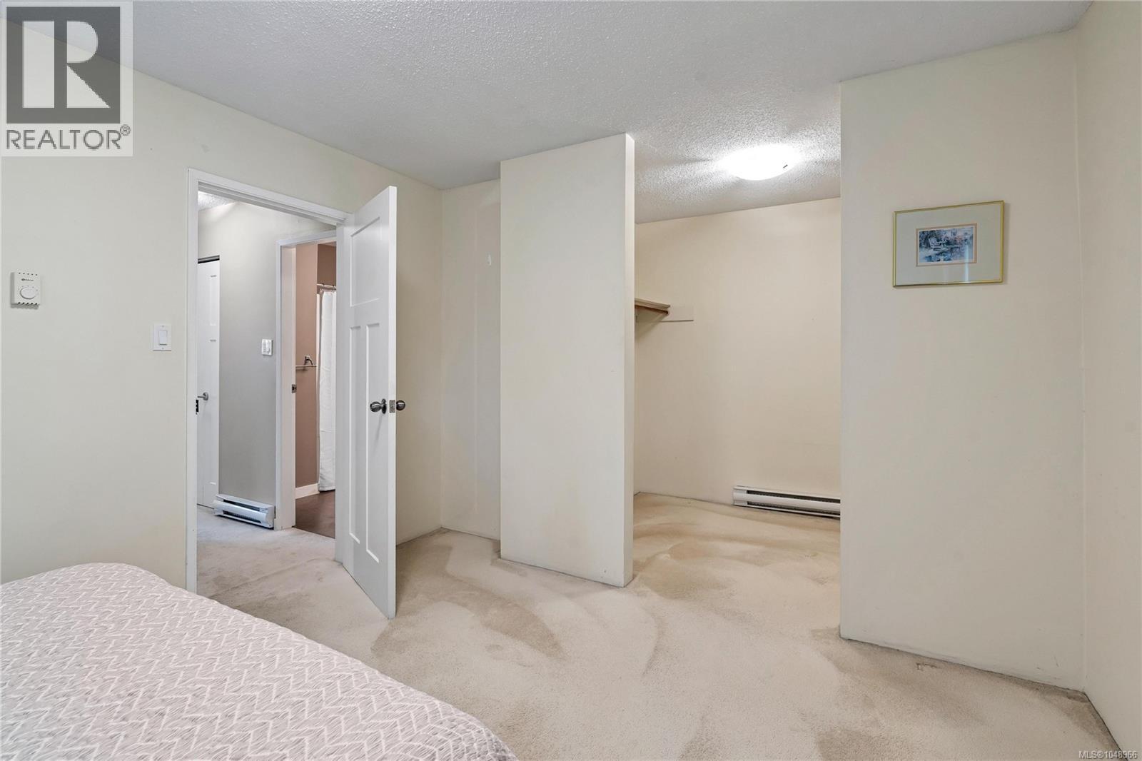 4 3987 Gordon Head Road, Saanich