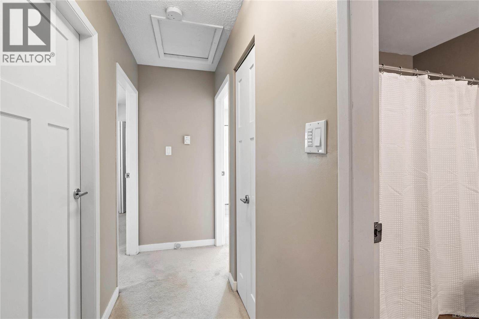 4 3987 Gordon Head Road, Saanich