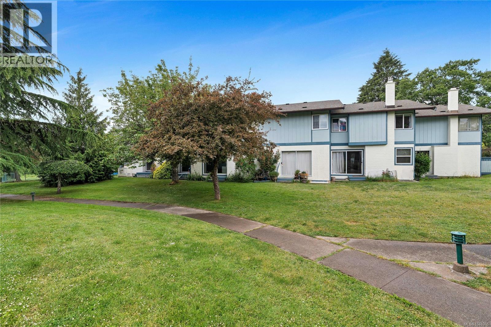 4 3987 Gordon Head Road, Saanich