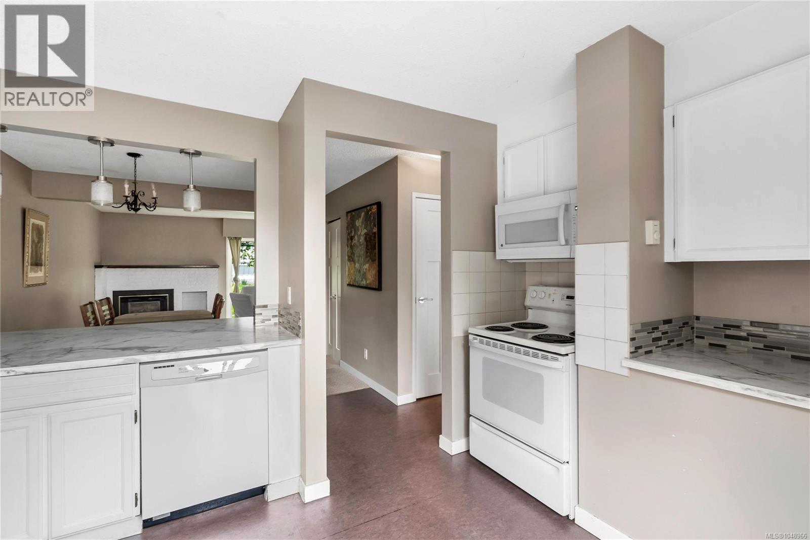 4 3987 Gordon Head Road, Saanich