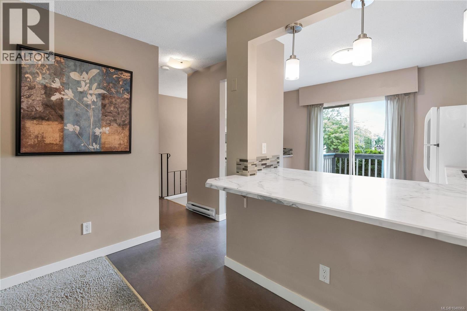 4 3987 Gordon Head Road, Saanich