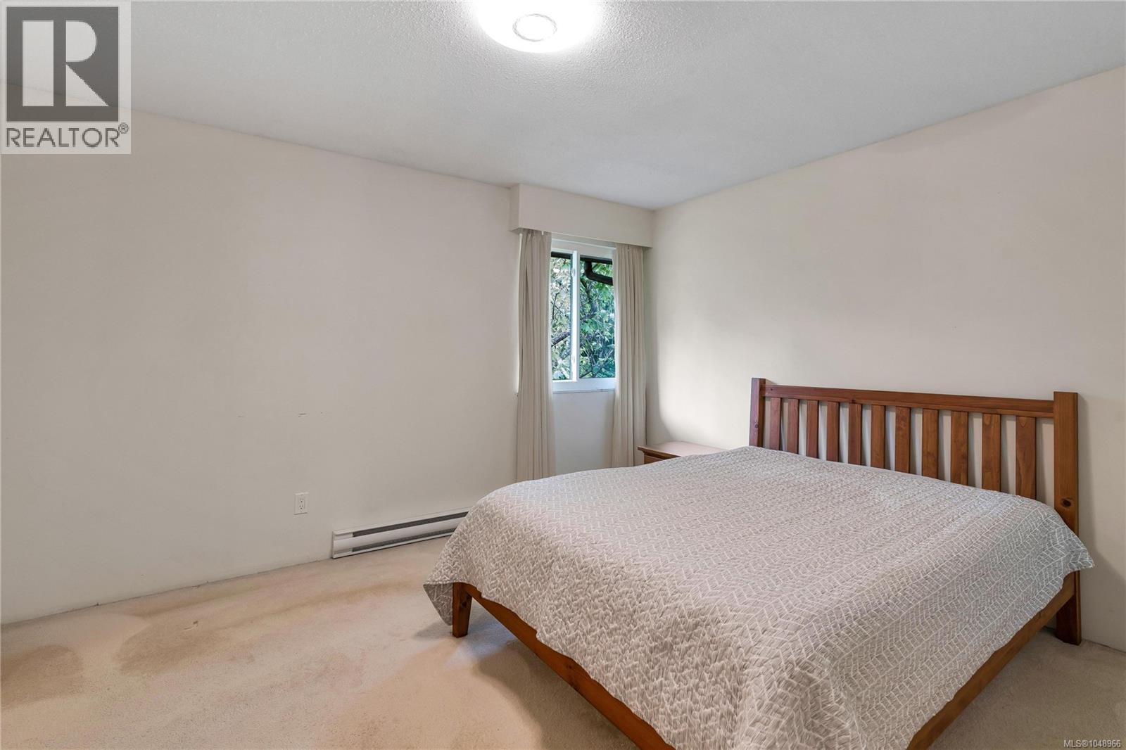 4 3987 Gordon Head Road, Saanich