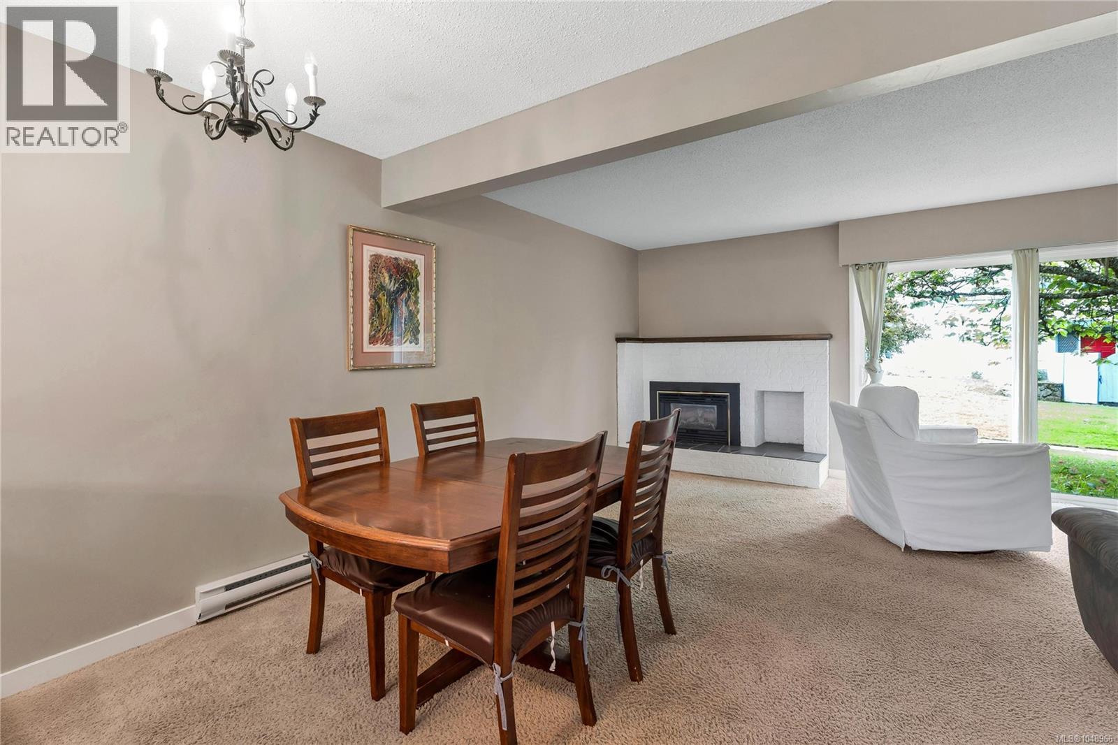 4 3987 Gordon Head Road, Saanich