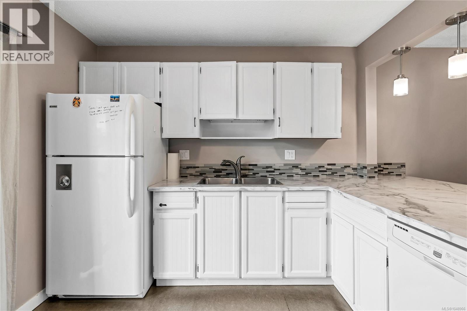 4 3987 Gordon Head Road, Saanich