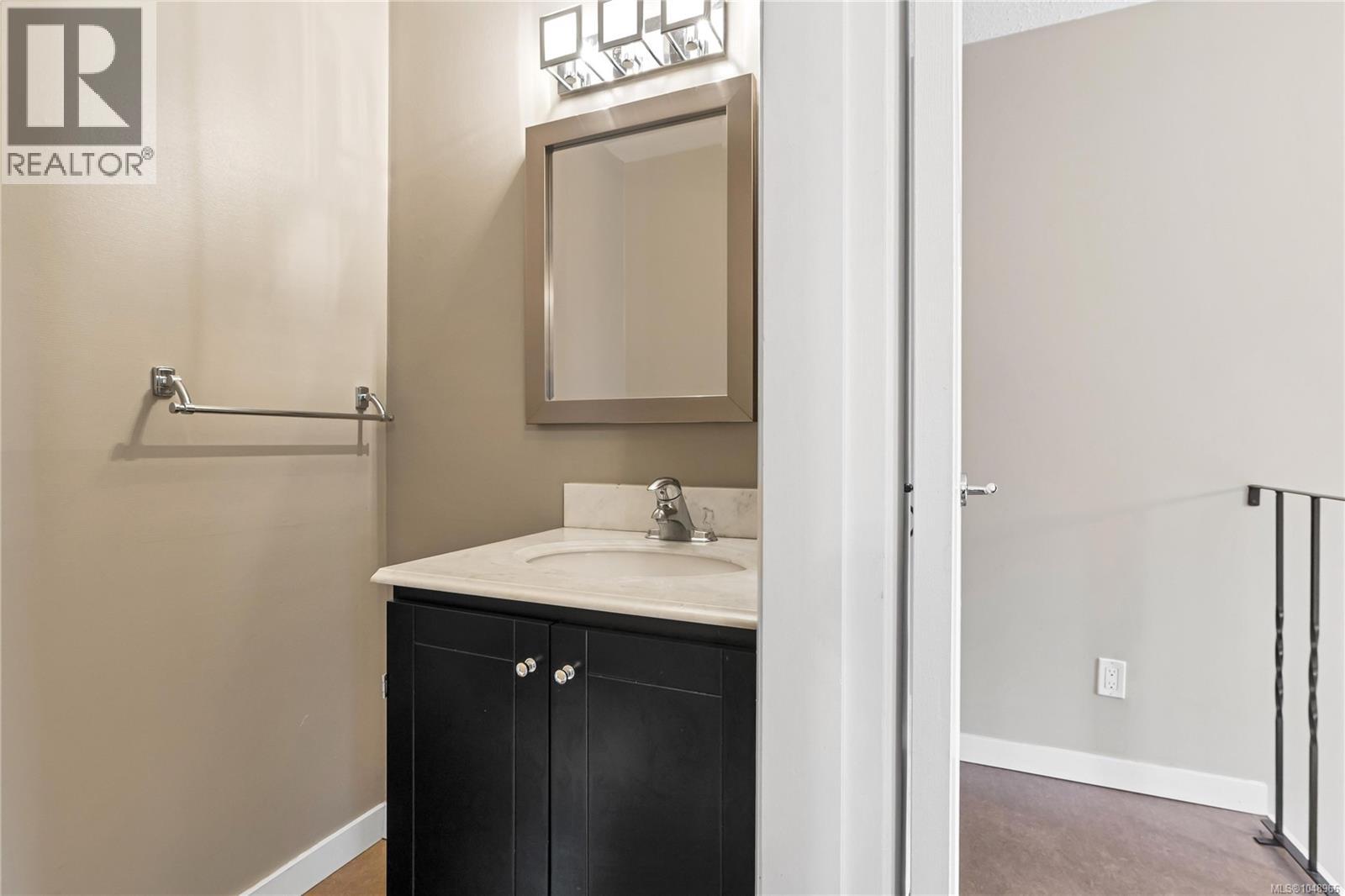 4 3987 Gordon Head Road, Saanich