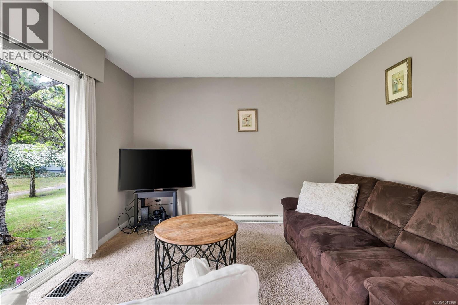 4 3987 Gordon Head Road, Saanich