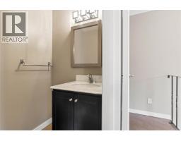 4 3987 Gordon Head Rd, Saanich, BC V8N3X5 Photo 17