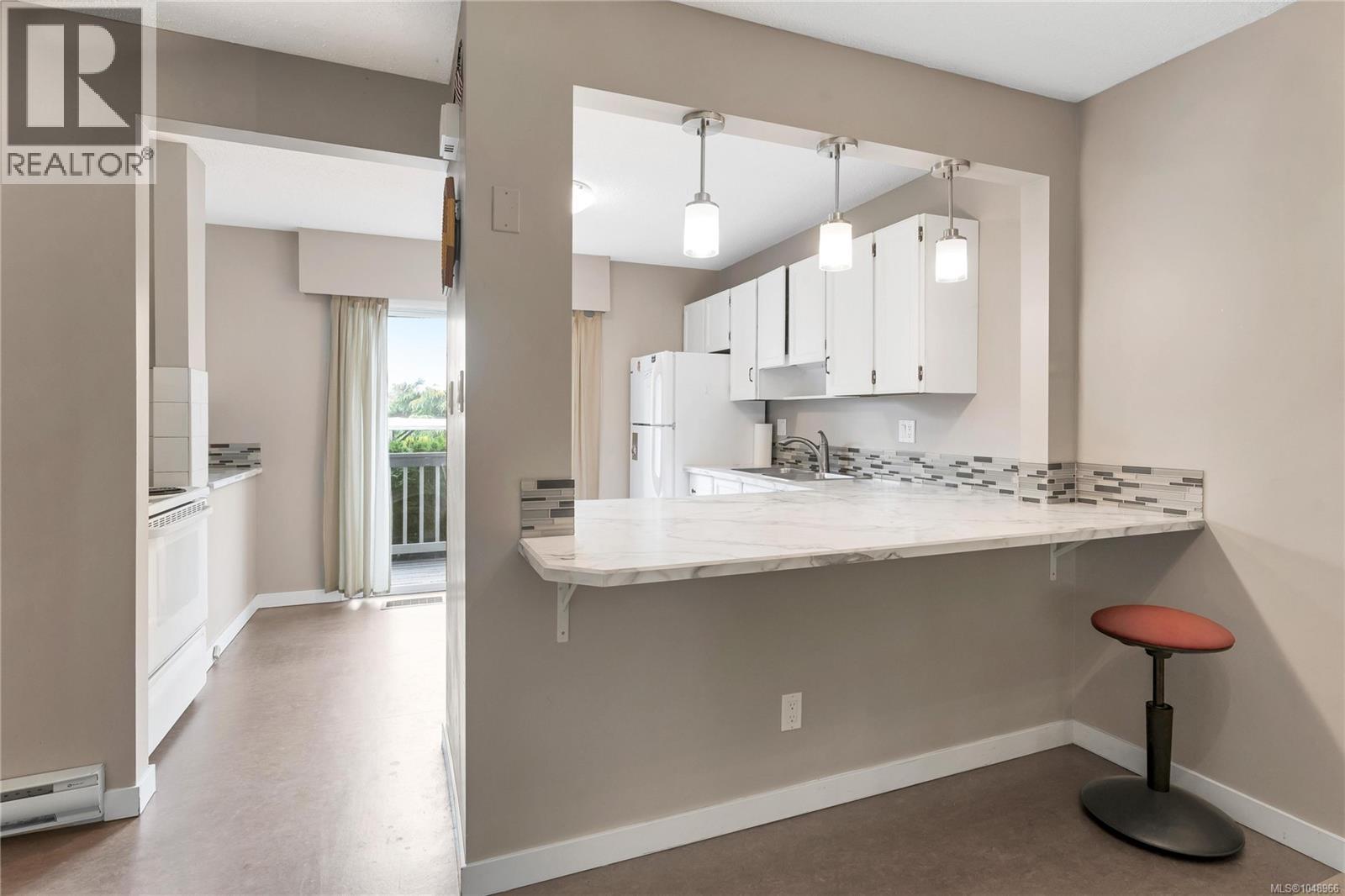 4 3987 Gordon Head Road, Saanich