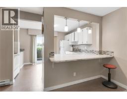 Kitchen - 4 3987 Gordon Head Rd, Saanich, BC V8N3X5 Photo 10