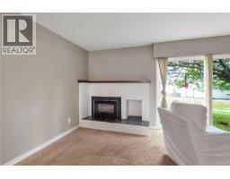 Bathroom - 4 3987 Gordon Head Rd, Saanich, BC V8N3X5 Photo 6