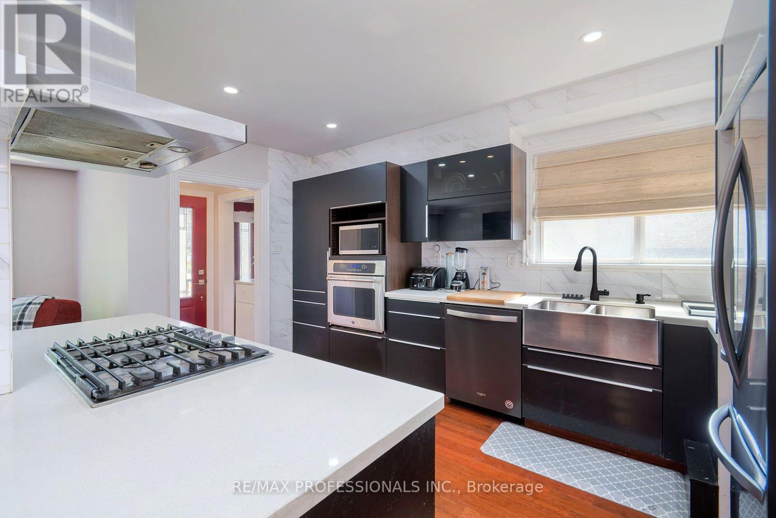1360 LEWISHAM DRIVE - 10