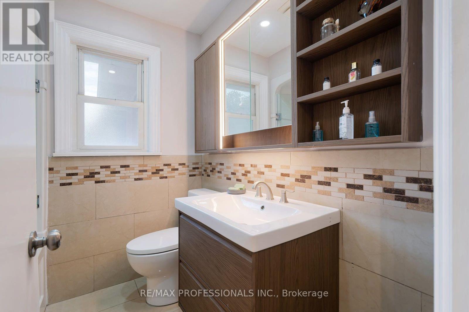 1360 LEWISHAM DRIVE - 17