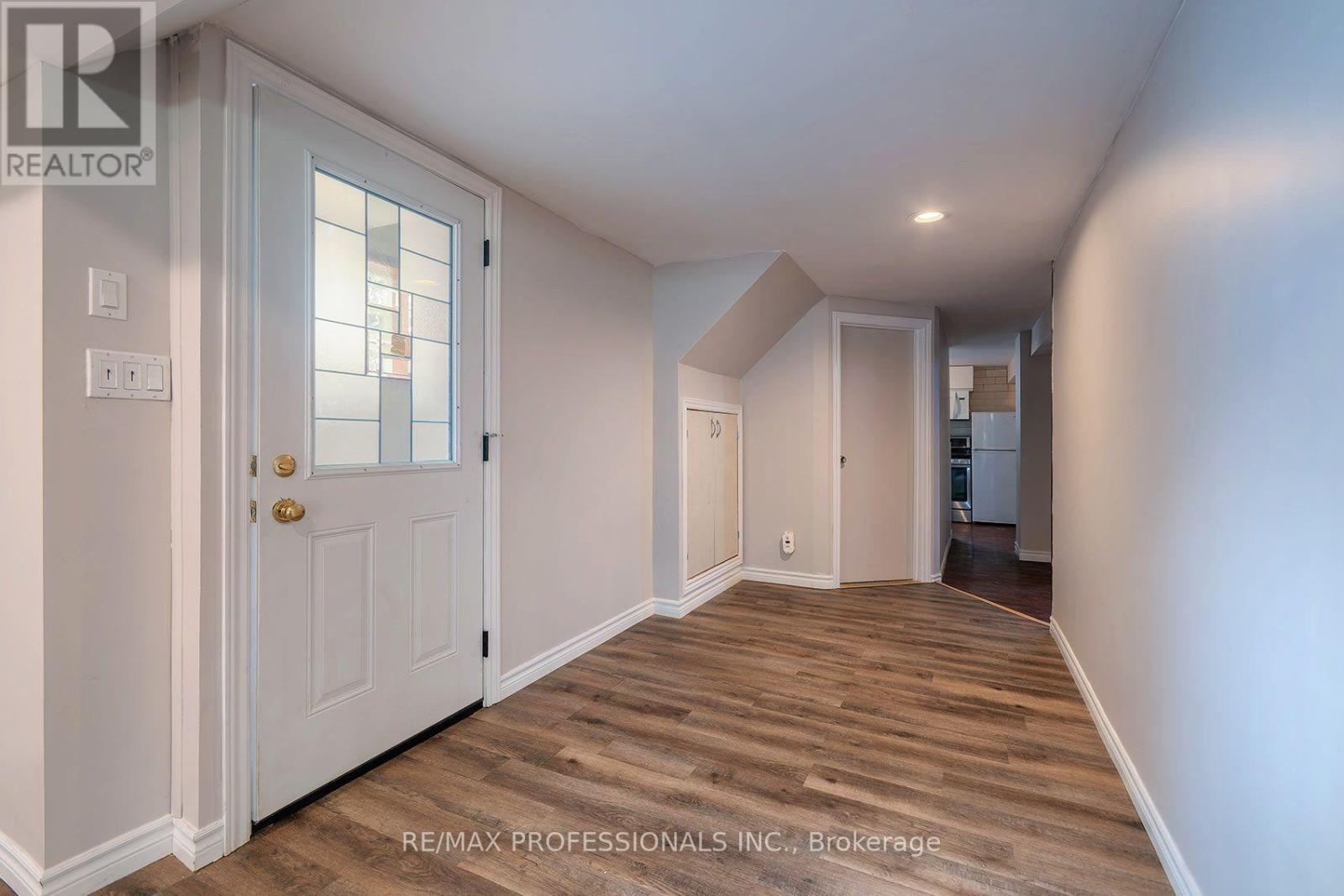 1360 LEWISHAM DRIVE - 21