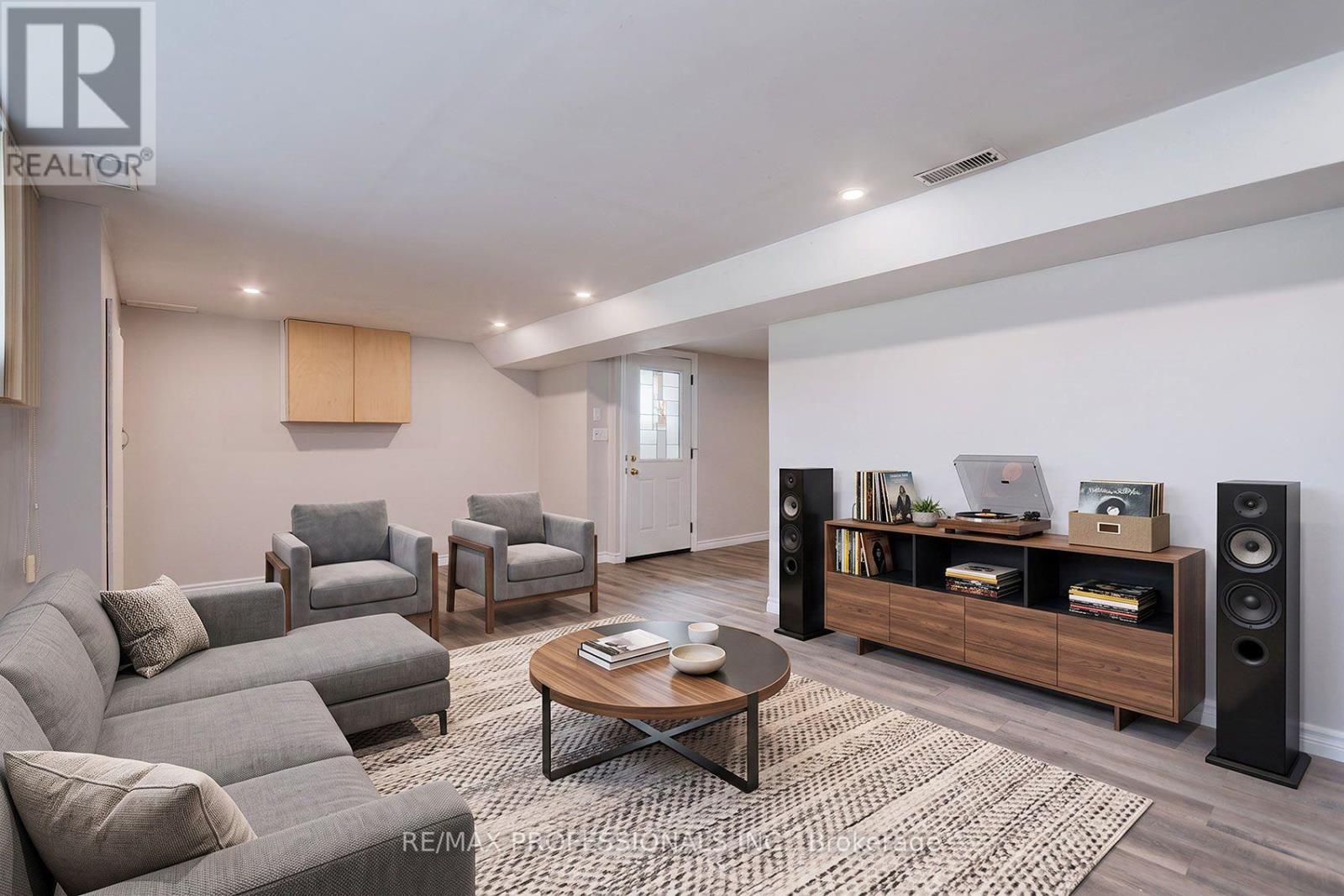 1360 LEWISHAM DRIVE - 23