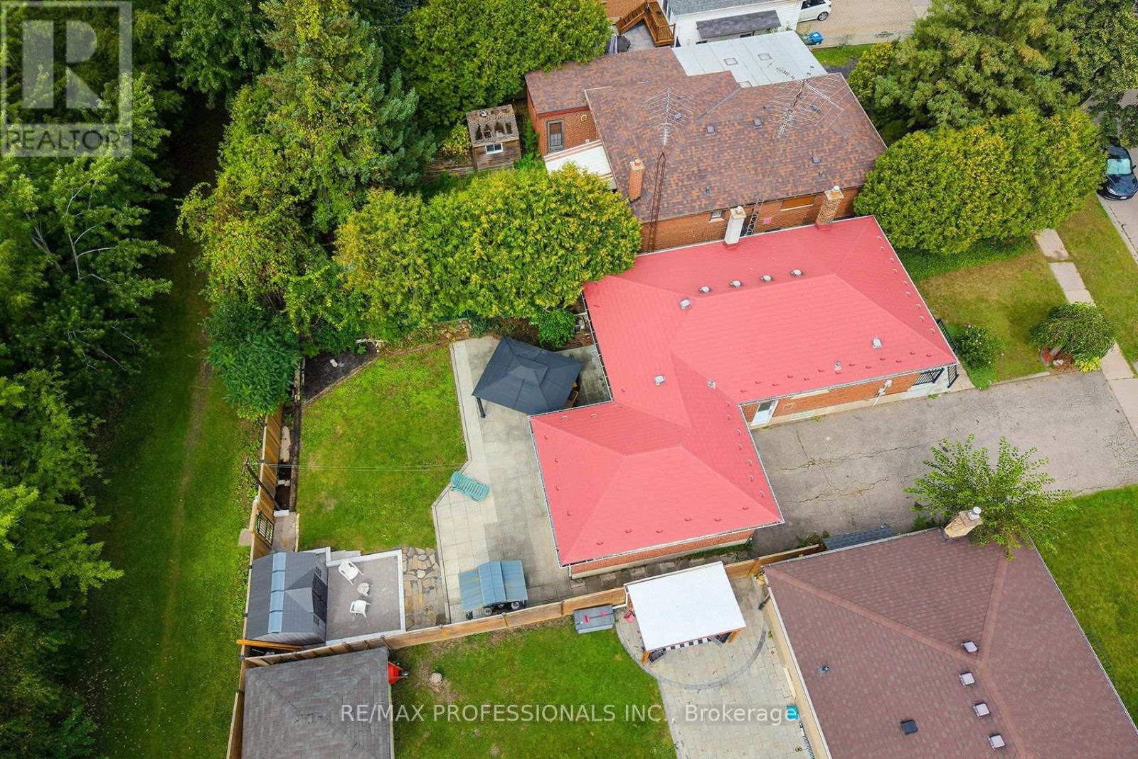 1360 LEWISHAM DRIVE - 32