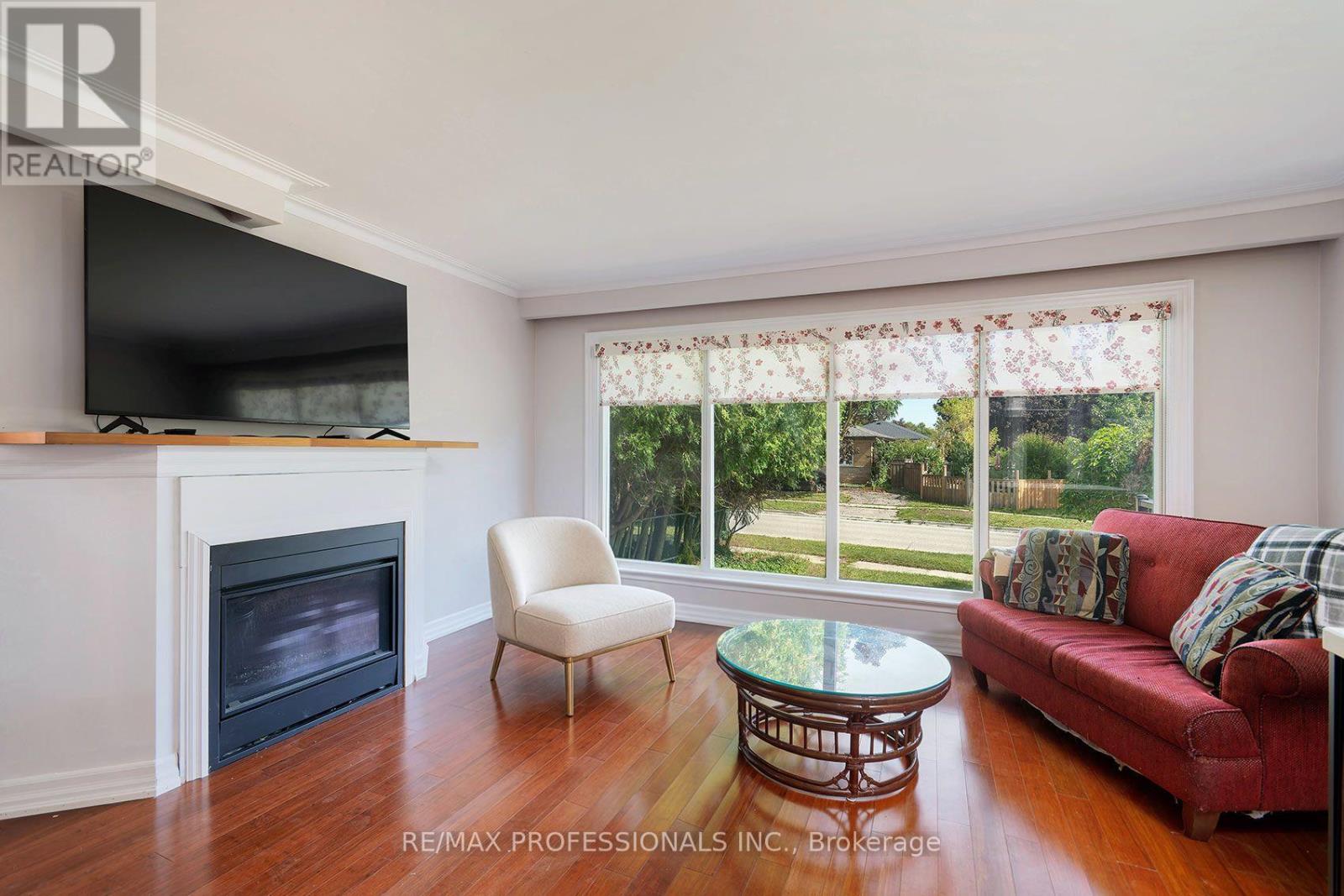 1360 LEWISHAM DRIVE - 6