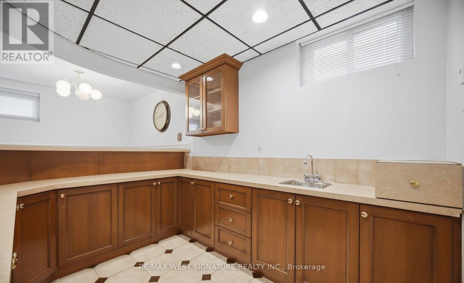 36 WINDSOR ROAD - 22