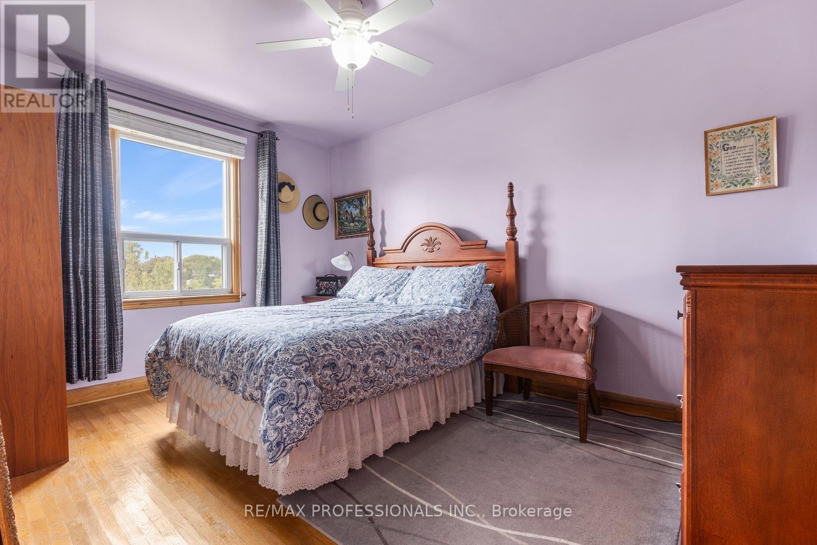122 TREEVIEW DRIVE - 22