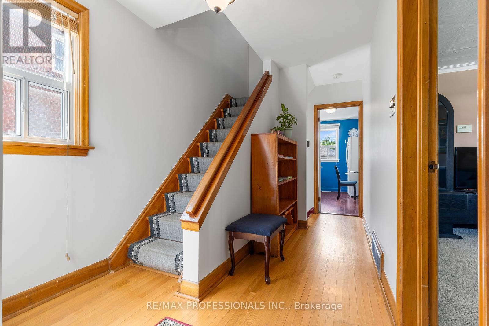 122 TREEVIEW DRIVE - 3