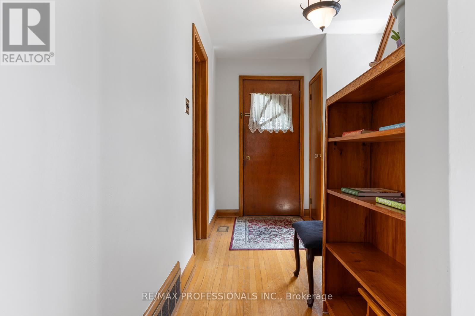 122 TREEVIEW DRIVE - 5