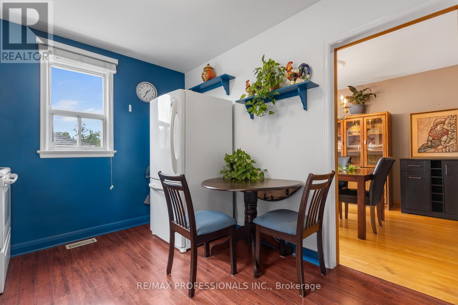122 TREEVIEW DRIVE - 7
