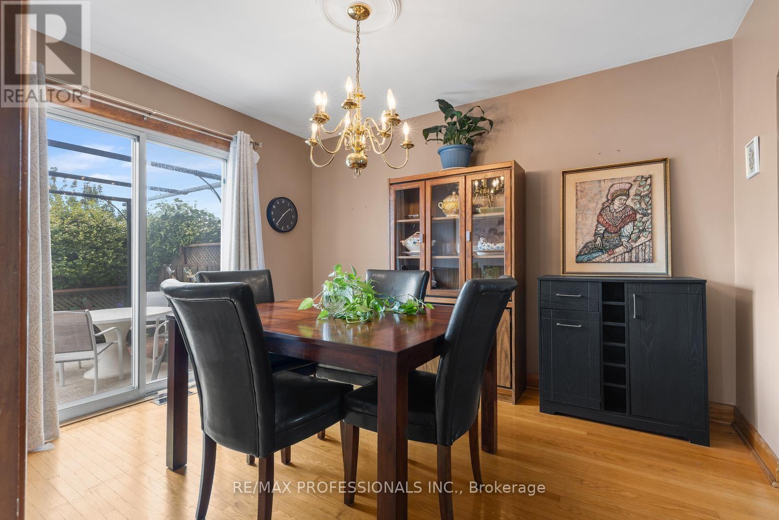 122 TREEVIEW DRIVE - 9