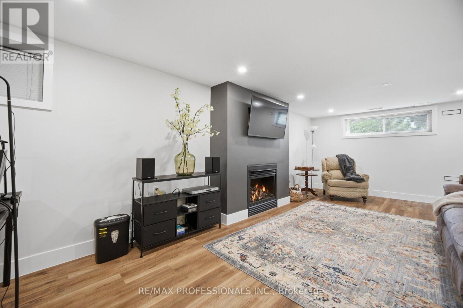 8 BEAVERBROOK AVENUE - Image 27