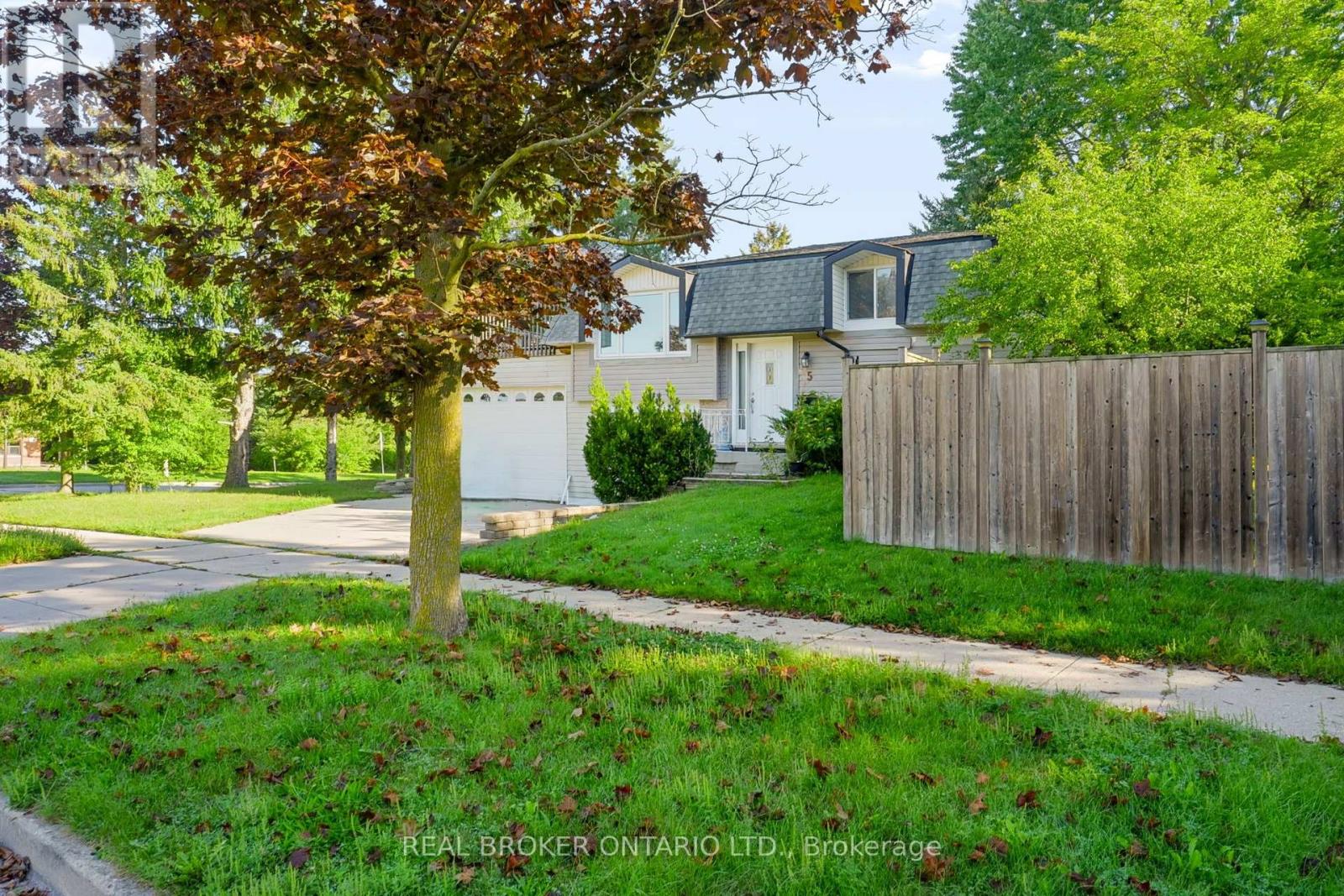 5 NATHANIEL CRESCENT — photo 2