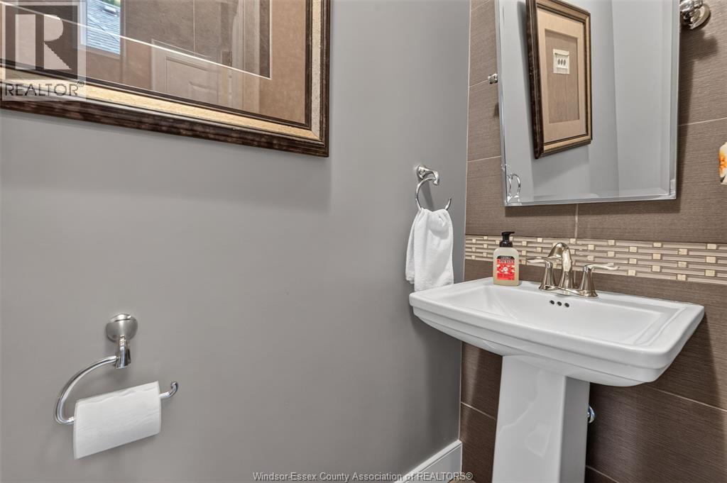 1230 MAPLE AVENUE - 21