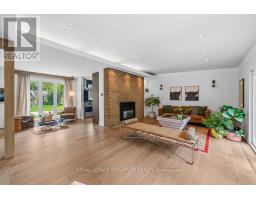 Living room - 11 Yewfield Crescent, Toronto, ON M3B2Y4 Photo 10