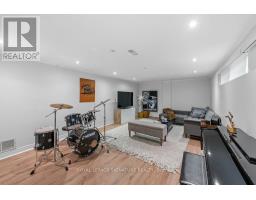 11 Yewfield Crescent, Toronto, ON M3B2Y4 Photo 22