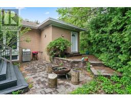 11 Yewfield Crescent, Toronto, ON M3B2Y4 Photo 32