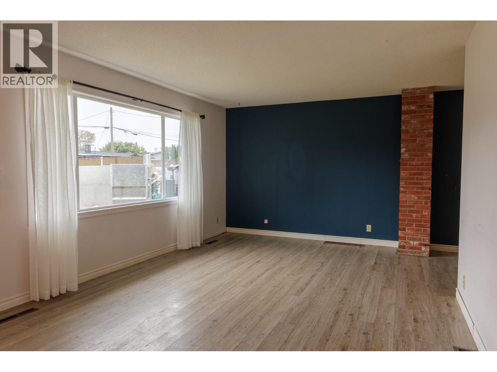 500 Mallach Road, Kelowna — photo 2