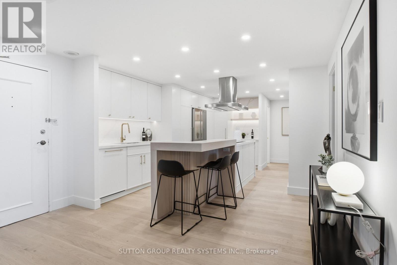 Photo of 812 Burnhamthorpe Road