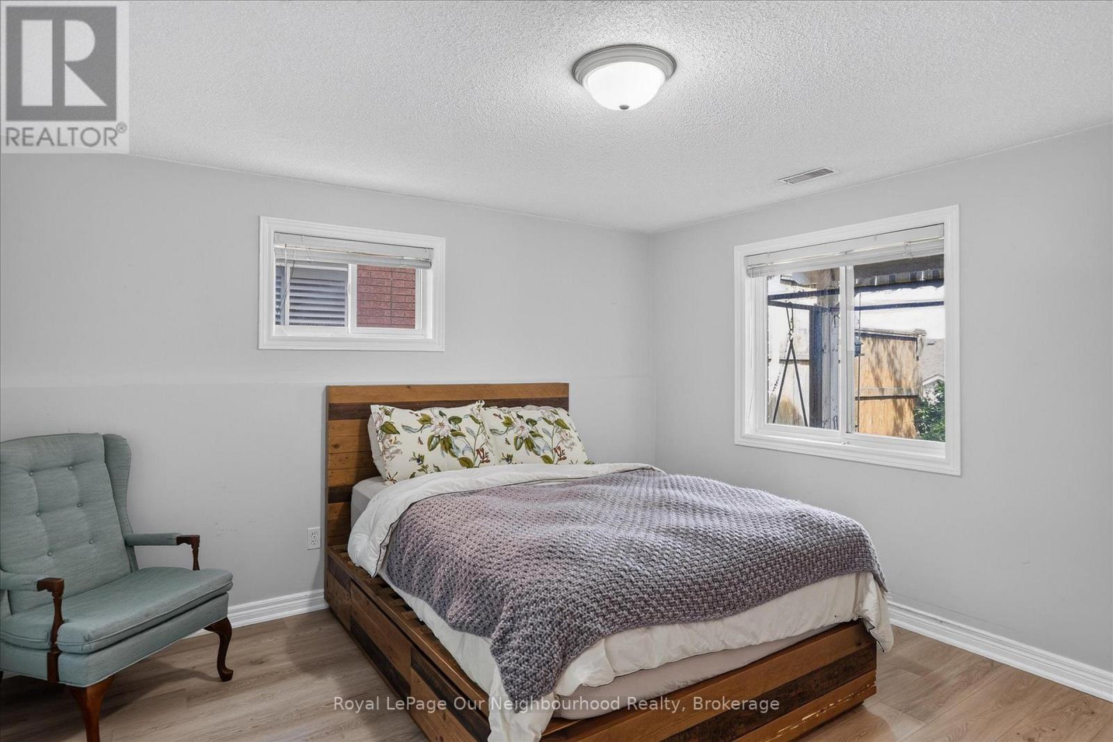 1072 SILVERDALE ROAD - 24