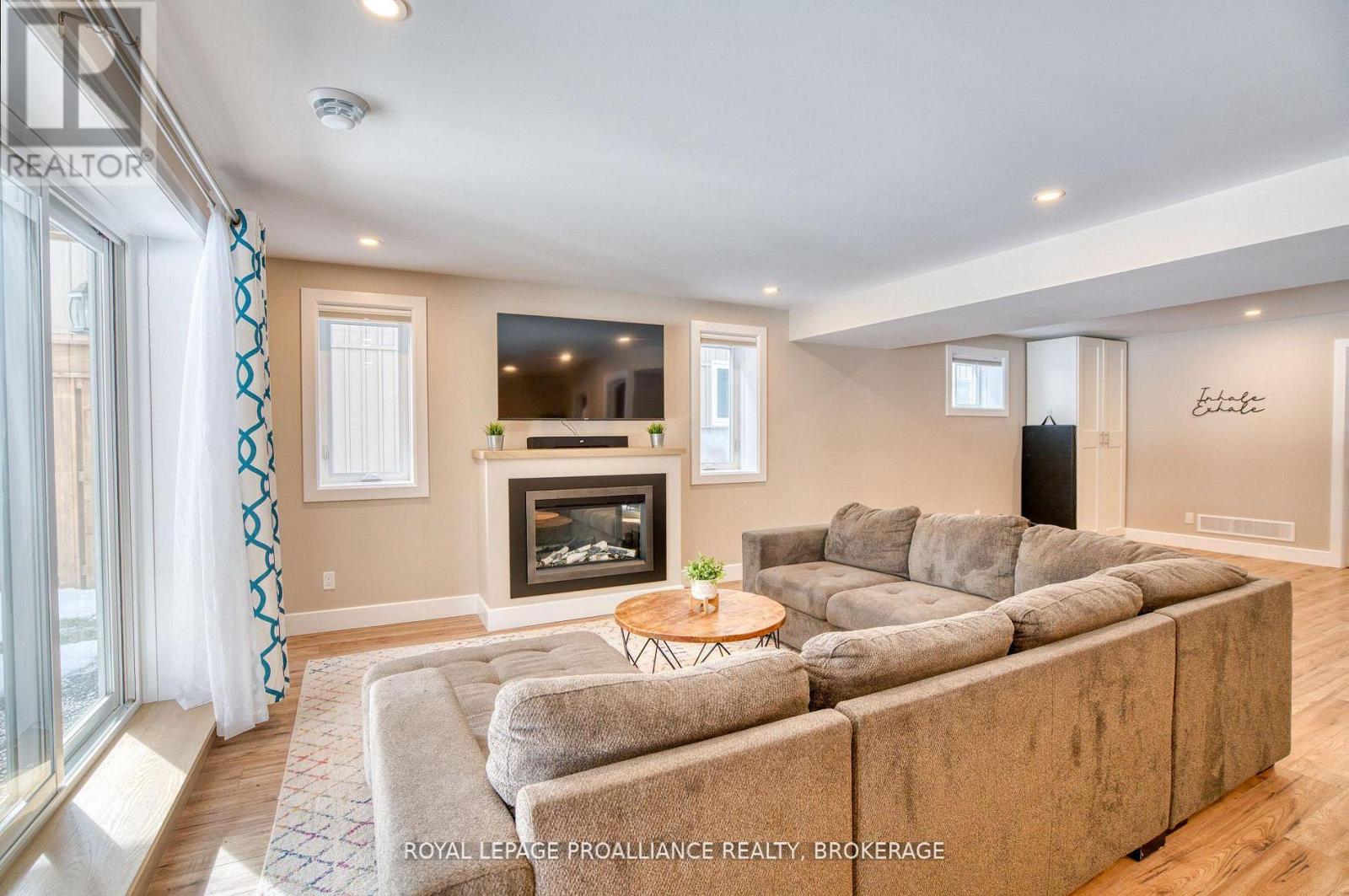 620 GRACELAND AVENUE - Image 34