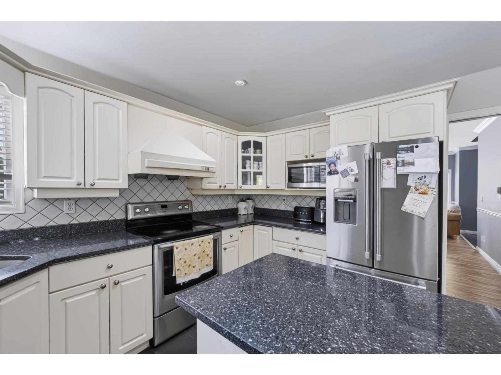 8 Bed, 5 Bath House for Sale in Abbotsford – 30758 STELLAR COURT, Abbotsford – MLS# R3161648 - Image 6
