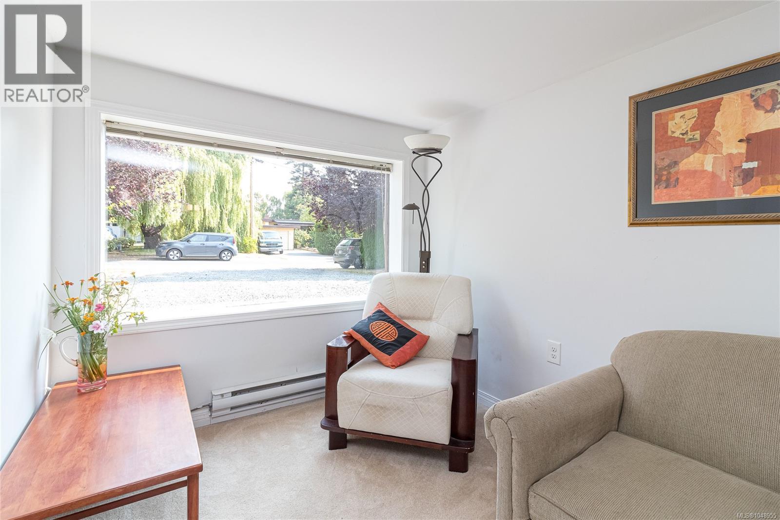  367 Vincent Avenue, Saanich