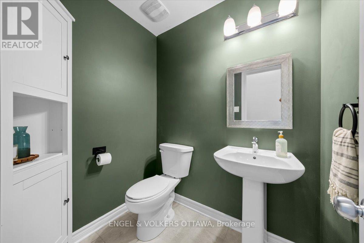 508 HYSSOP STREET - 4