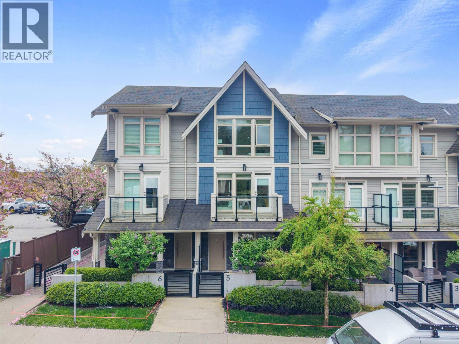 5 115 W QUEENS ROAD, North Vancouver — photo 1