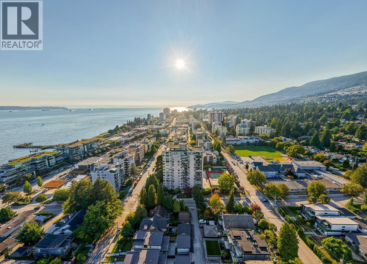 1102 555 13TH STREET, West Vancouver