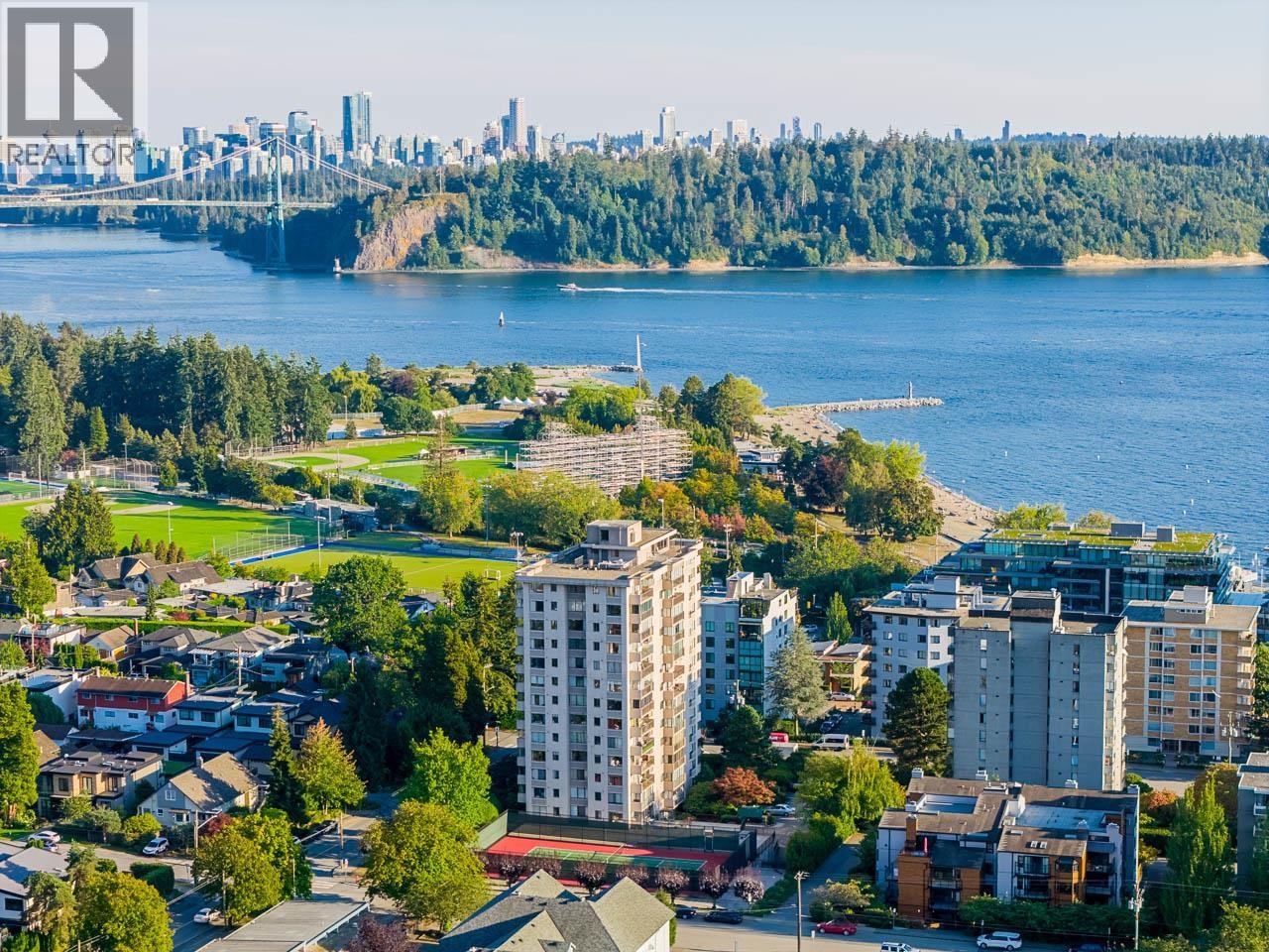1102 555 13TH STREET, West Vancouver